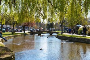 Cotswold Scenic Tour and Bourton-on-the-Water