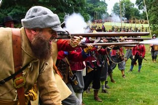 Hartlebury Castle - Sealed Knot battle GOLD coach