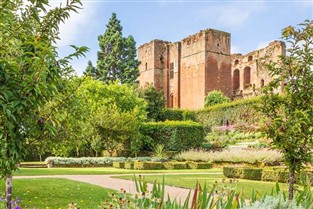 Kenilworth Castle and Elizabethan gardens
