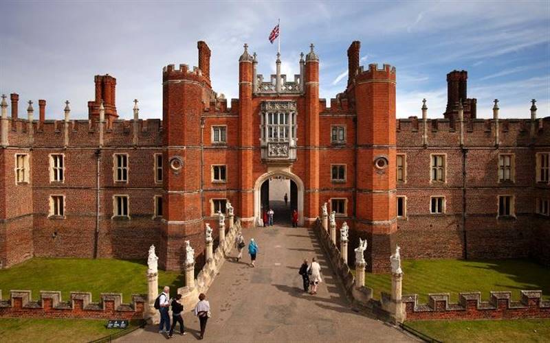 Hampton Court Palace & Gardens GOLD Coach