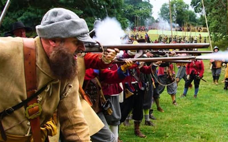 Hartlebury Castle - Sealed Knot battle GOLD coach