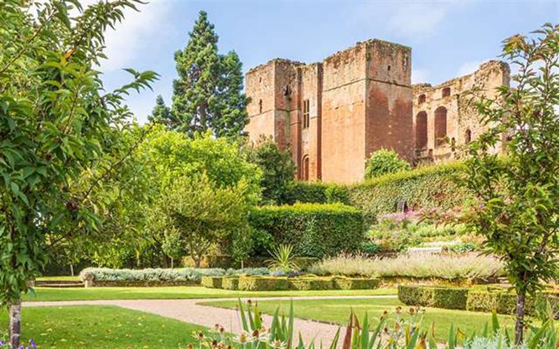 Kenilworth Castle and Elizabethan gardens