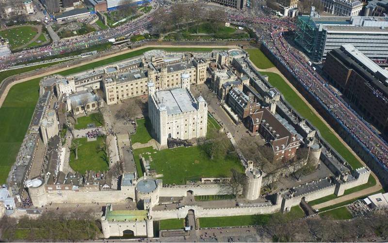 London - Tower of London GOLD